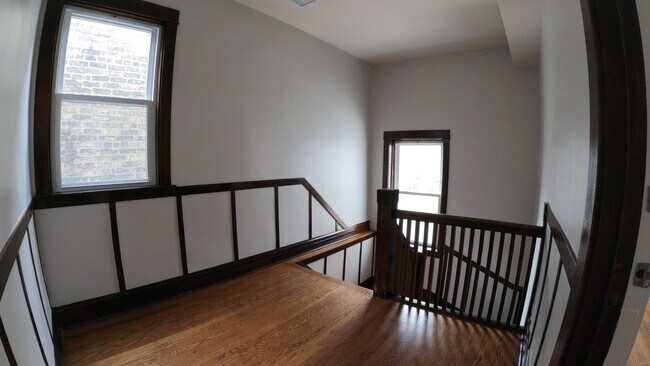 Building Photo - 4303 N Sawyer Ave