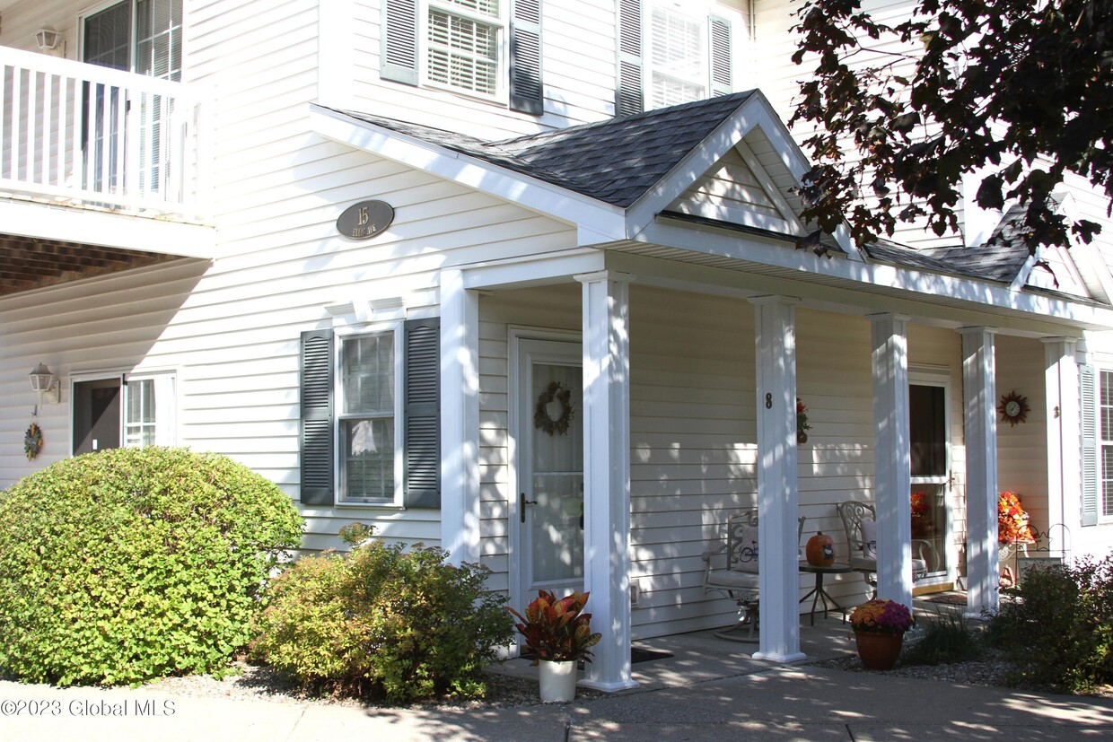 Primary Photo - 15 Ellis Ave