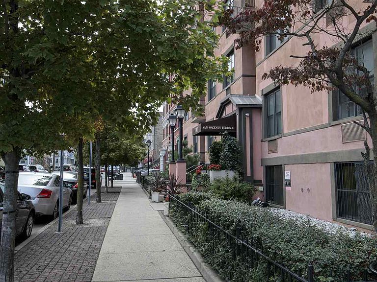 Primary Photo - 43 Van Wagenen Ave