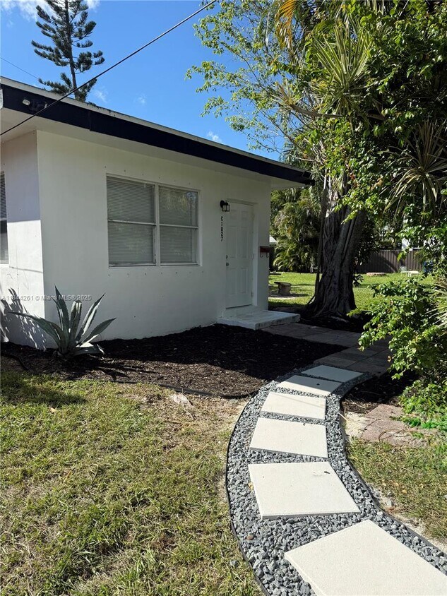 Foto principal - 1827 N Dixie Hwy