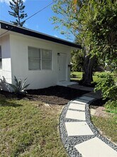 Building Photo - 1827 N Dixie Hwy