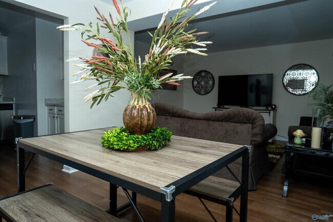 Foto del edificio - 2222 Colony Dr SW