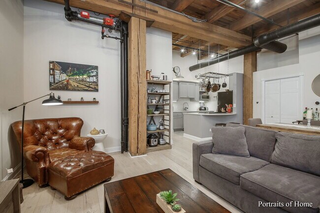 Building Photo - 331 S Peoria St