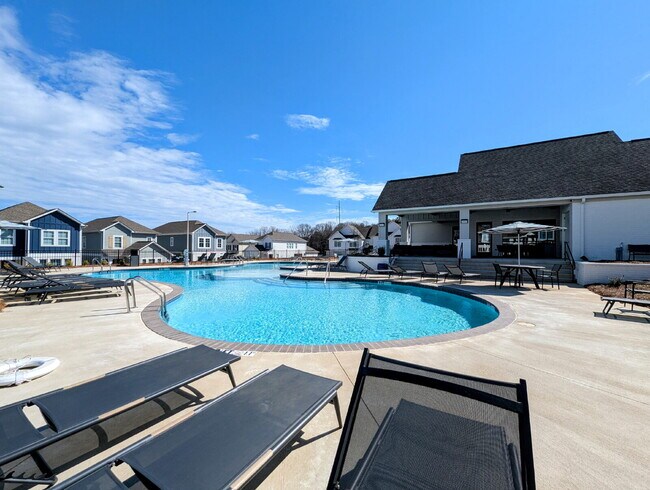 Foto del edificio - 353 Commonwealth Blvd