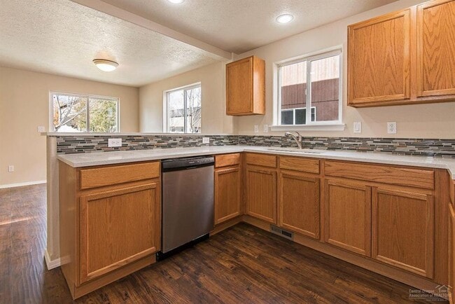 Building Photo - Redmond Townhome