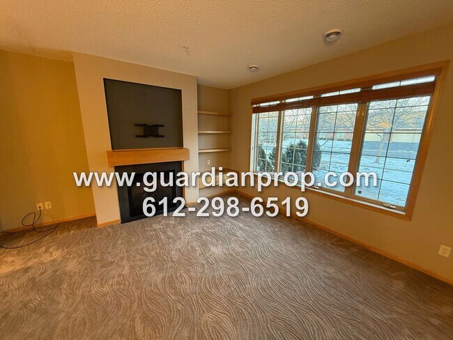 Foto del edificio - Townhouse in The Lakes of Blaine Available Now, Large Open Floor Plan, Loft Area, Front Patio