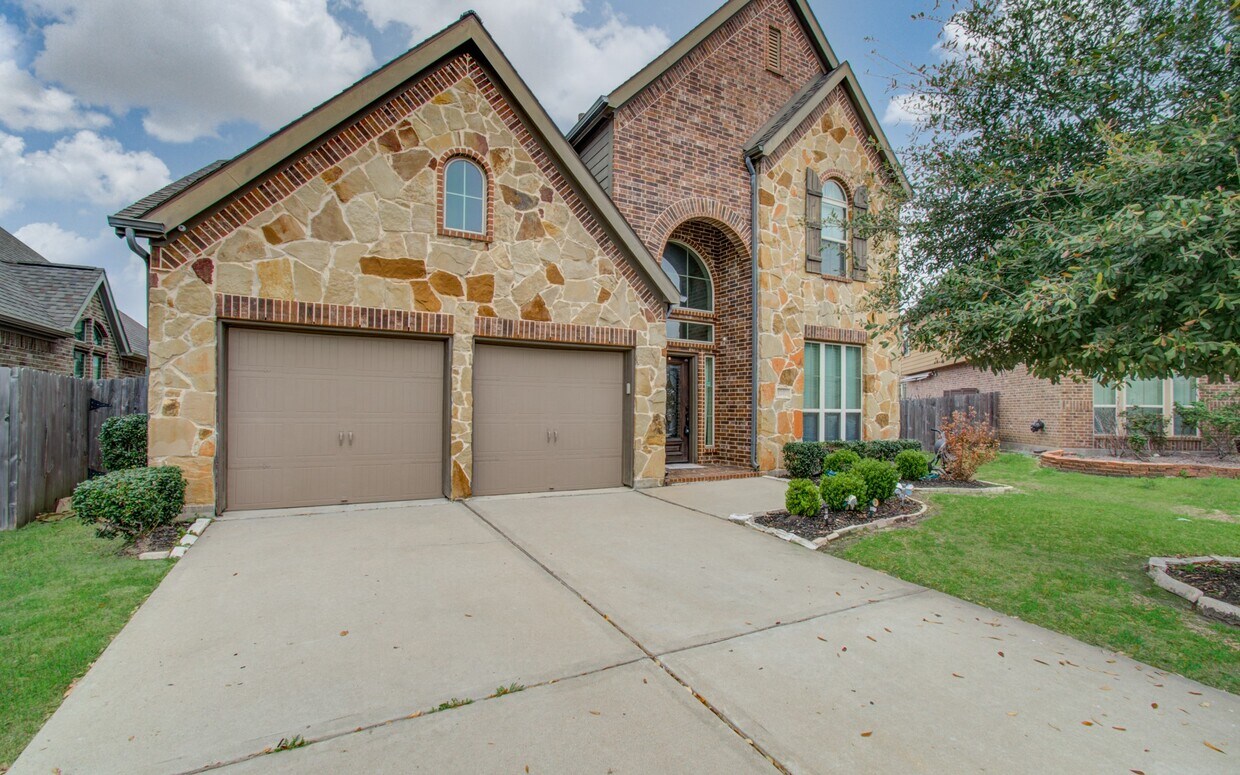 Foto principal - 1202 Watercrest Park Ln