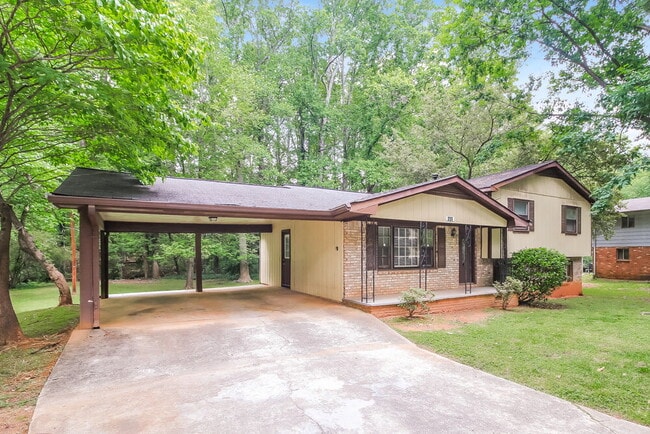 Building Photo - 233 Lucan Way