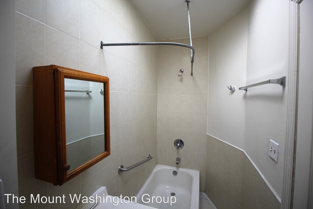 Building Photo - 1213 W North Ave