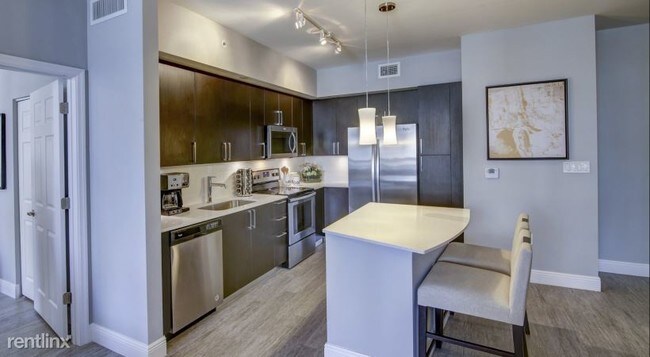 Foto del edificio - 3 br, 3 bath  - 2020 Salzedo St # 806