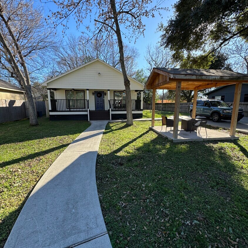 Primary Photo - 2521 Lucky St