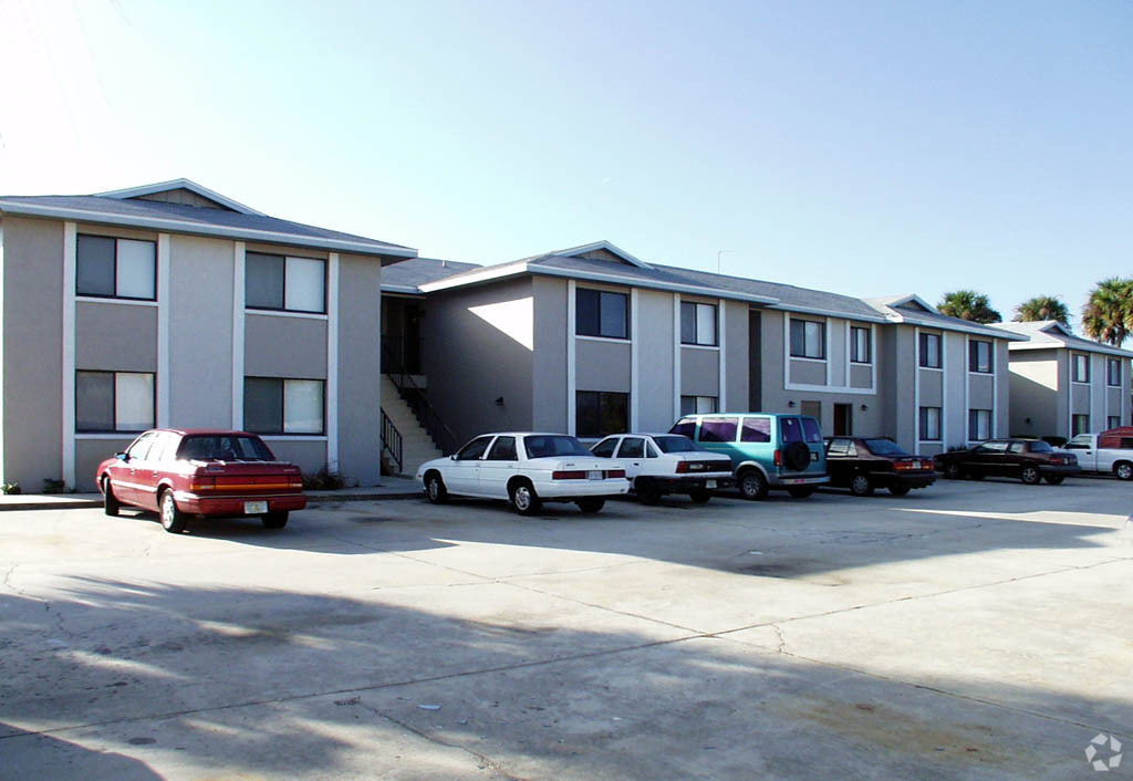 Primary Photo - Hickory Place Apts.