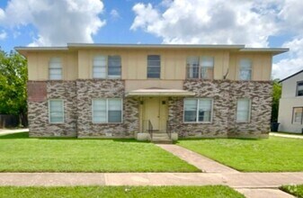 Building Photo - 807 Sissom Rd