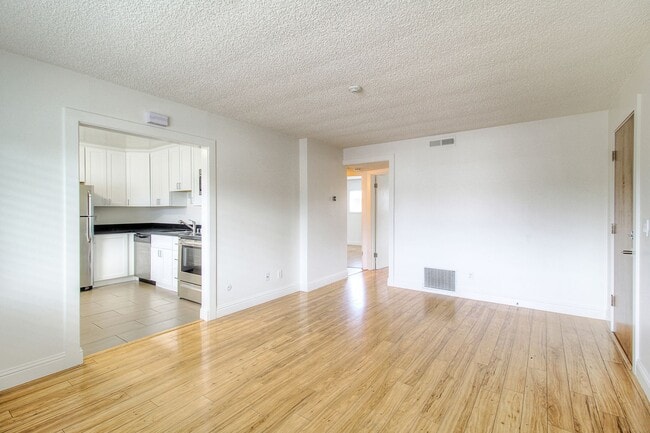 Building Photo - Renovated 2x1 in Bennett Valley