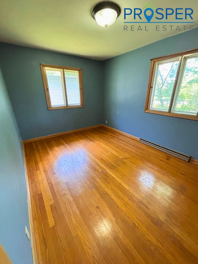 Building Photo - 3-Bedroom with Garage & Extra Parking