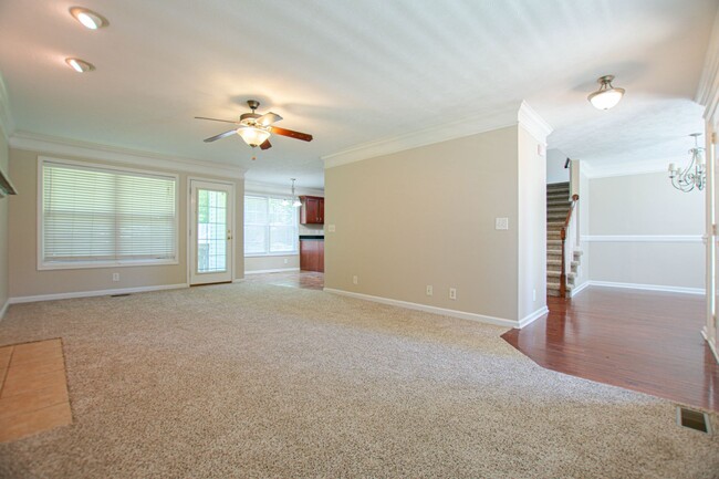 Building Photo - Pet Friendly Three Bedroom with Bonus!