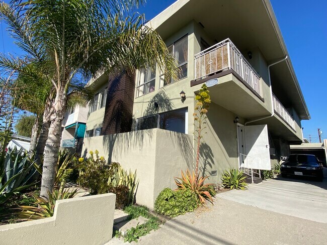 Building Photo - 905 Victor Ave