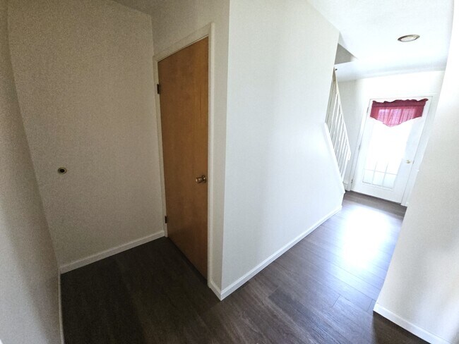 Entrada 9,2 x 10,6 - 161 Eastland Dr