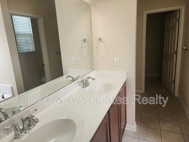 Foto del edificio - 708 Moonbeam Dr
