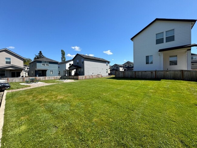 Building Photo - 6313 NE 61st Ave