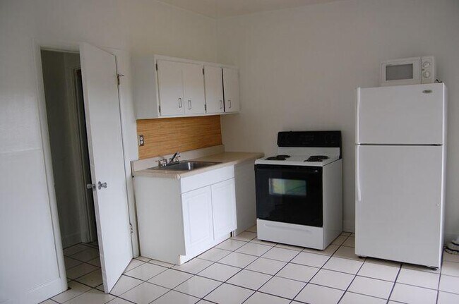 Building Photo - 490 S. Orlando Ave #1