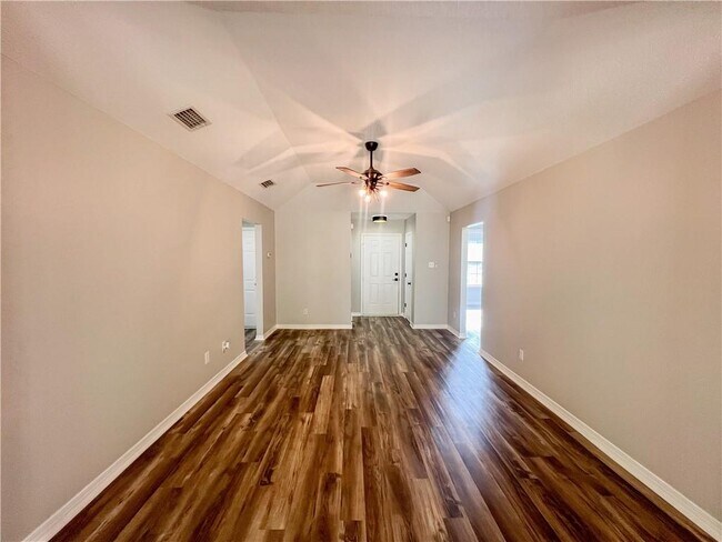 Building Photo - 8356 Oak Pointe Ct