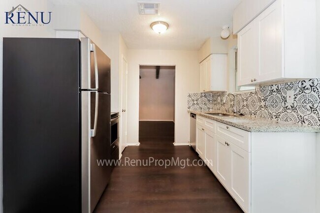 Foto del edificio - Holiday Special: 1/2 off your first month!...