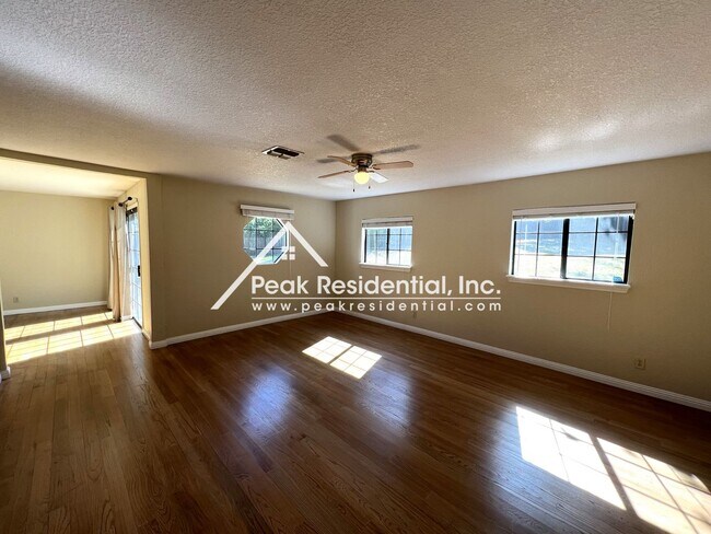 Foto del edificio - Wonderful 3bd/2ba Orangevale Home with Spa...