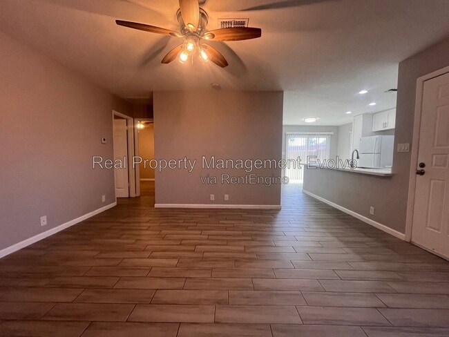 Building Photo - 408 W Blackhawk Dr