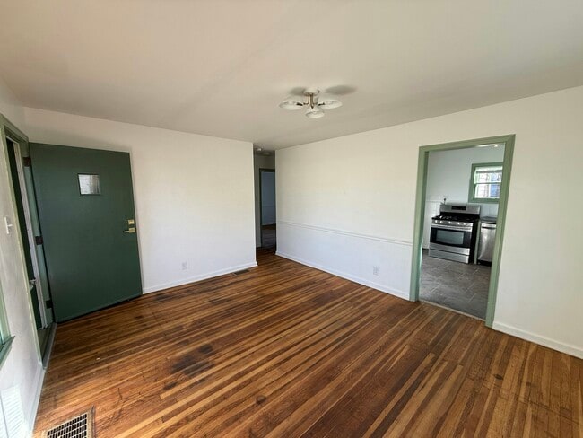 Foto del edificio - 617 Fletcher Ln