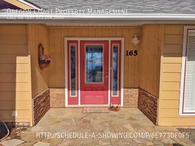Foto del edificio - Now available for showings