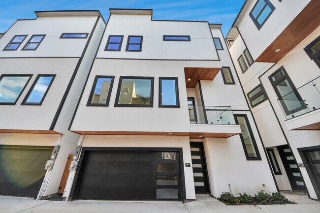 Foto del edificio - 3407 Hutchins St