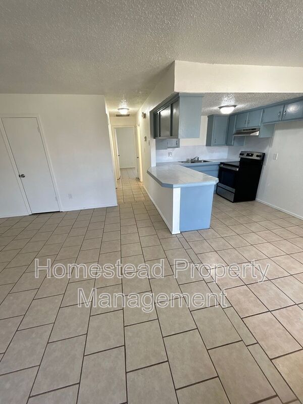 Building Photo - 1004 Acacia Cir
