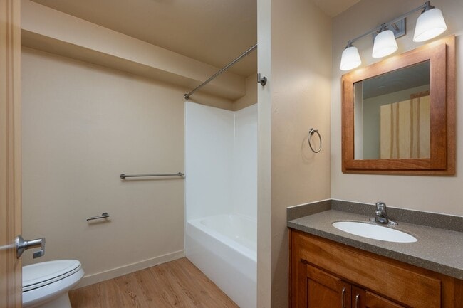 Building Photo - 228 S Cottonwood, Unit #110