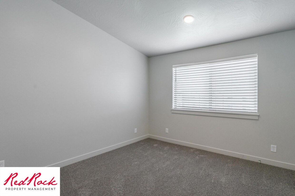 Primary Photo - Charming 2 Bedroom End Unit Condo - Pet Fr...