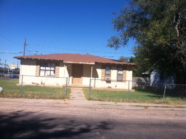 Building Photo - 920 W 38th St