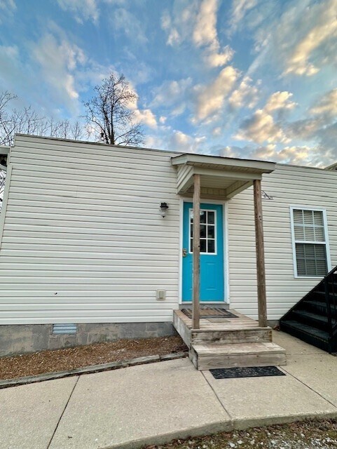 Building Photo - 721 N Dixie Ave