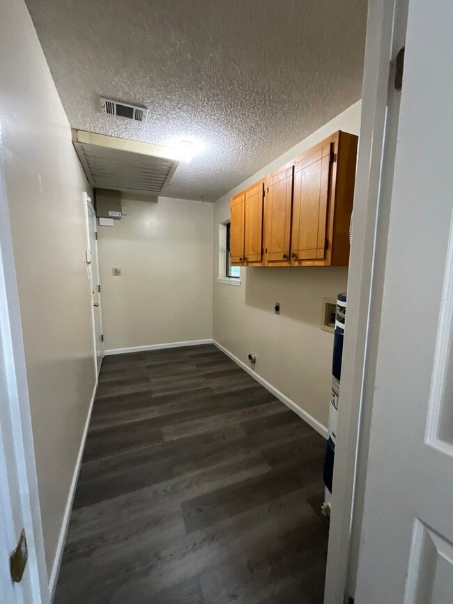 Building Photo - 106 Burnley Dr