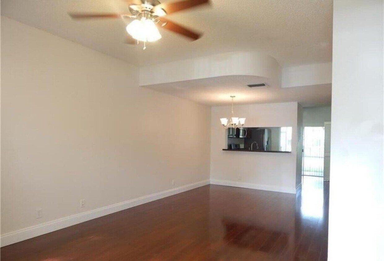 Building Photo - 8149 San Carlos Cir