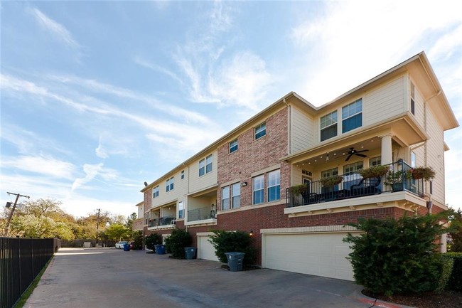 Building Photo - 4904 Live Oak St