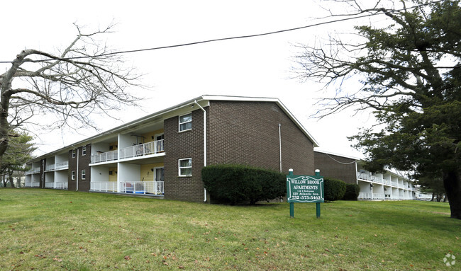 Building Photo - Willow Brook Apartments