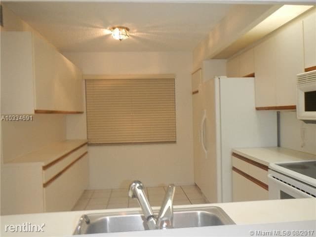 Building Photo - 13155 SW 7th Ct