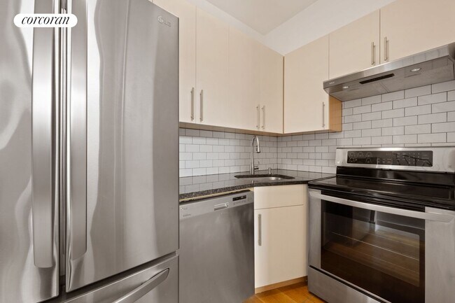 Foto del edificio - 241 Bedford Ave