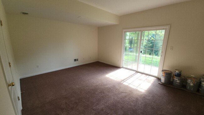 Building Photo - Spacious, Large, Luxury 3 Bedroom End - Unit Townhouse in Hockessin, Delaware