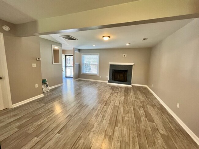 Building Photo - FOUR BEDROOM avail in Jville!