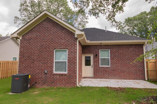 Building Photo - 524 Wisdom St