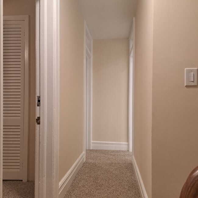 Hallway - 85 W Hanover Ave