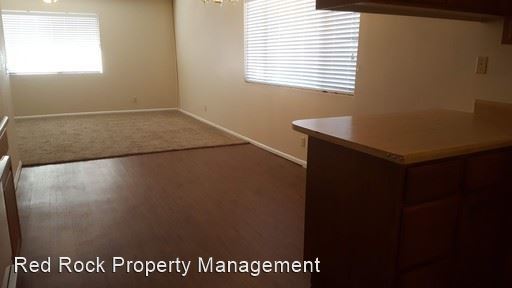 Building Photo - 2 br, 1 bath House - 325 N Main Street #3