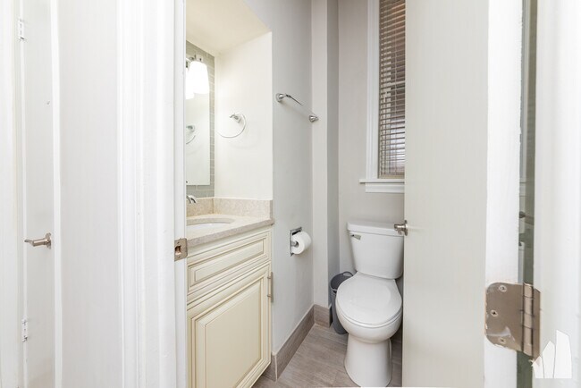 Foto del edificio - 1446 W Lexington St