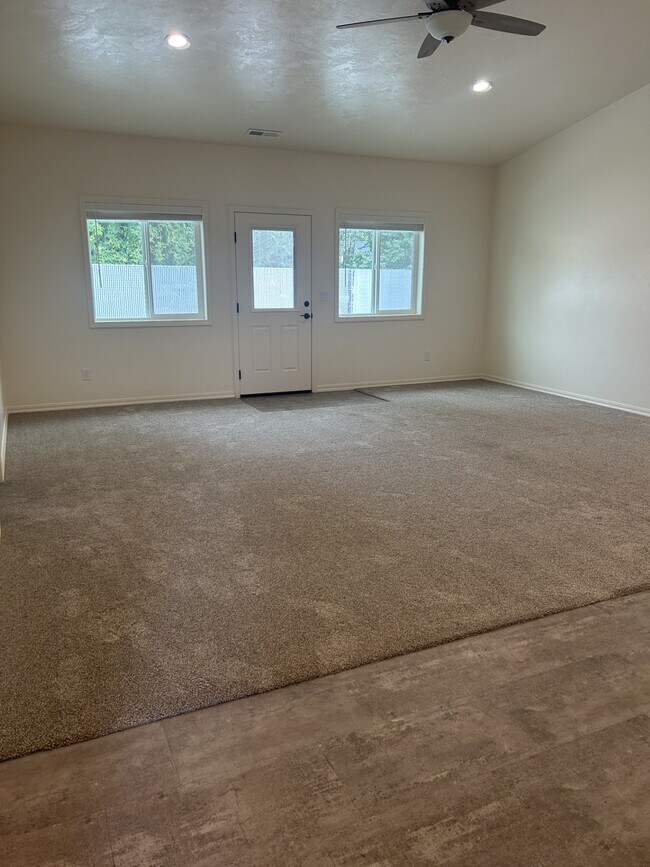 Living room - 2124 E Olympic Ave